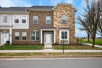 Building Photo - 7147 Governor's Row - $2,550/mo.