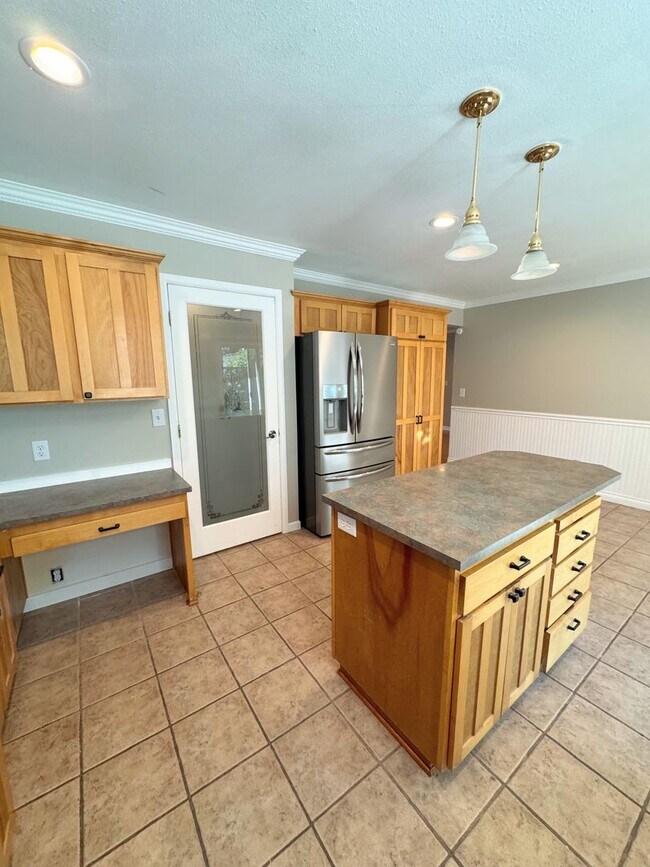 Building Photo - Gardener's Delight 4 Bed, 2.5 Bath House w...