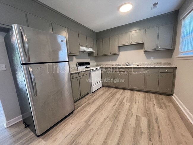 Building Photo - 1318 Maple St