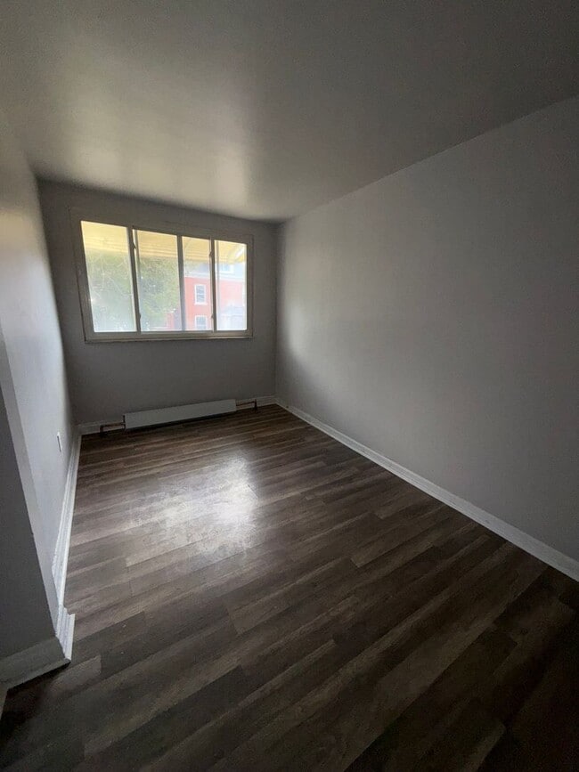 Building Photo - 826 Collins St