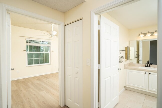Building Photo - 4010 Grande Vista Blvd