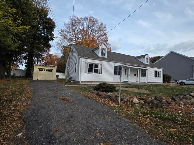 Primary Photo - 62 Pond Point Ave