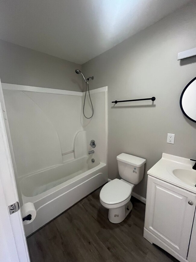 Building Photo - Gorgeous Fully Renovated 4 br/2 bath!
