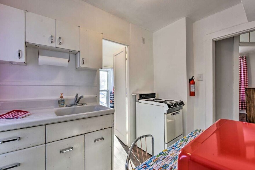 kitchen - 1012 10th St E