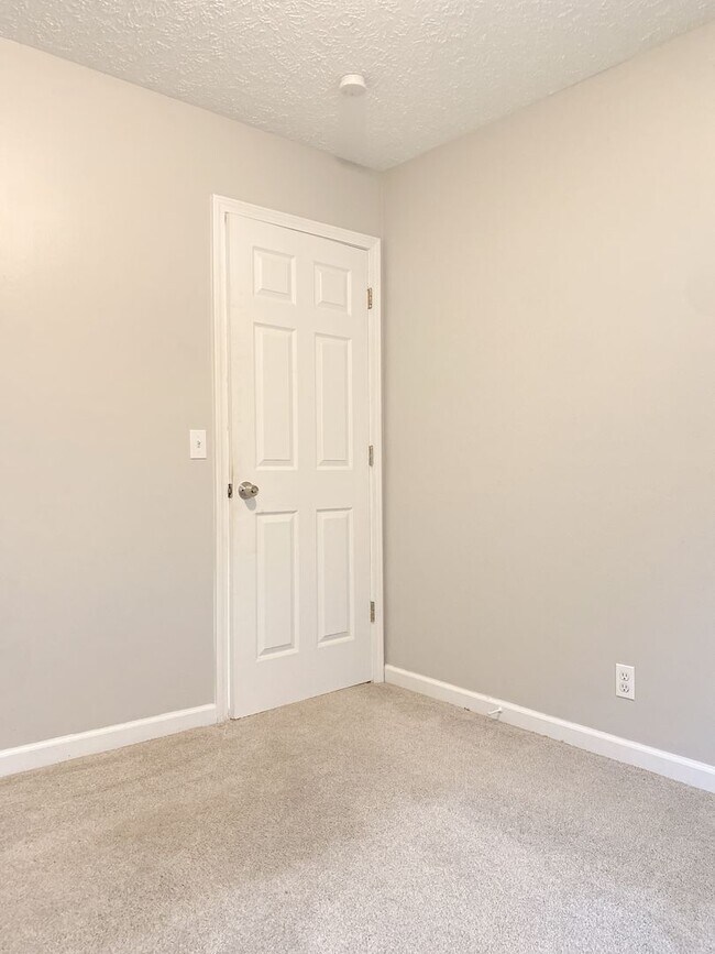 Building Photo - Millard 3 bed 2 bath $1900