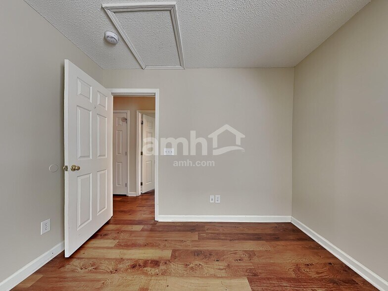 Building Photo - 223 Tigers Paw Dr