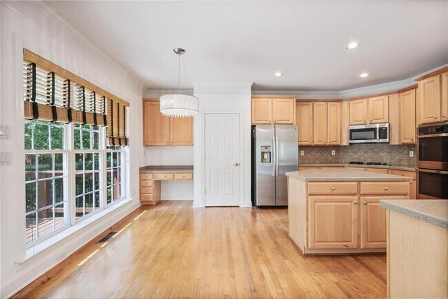 Building Photo - 2024 Wrights Mill Cir NE