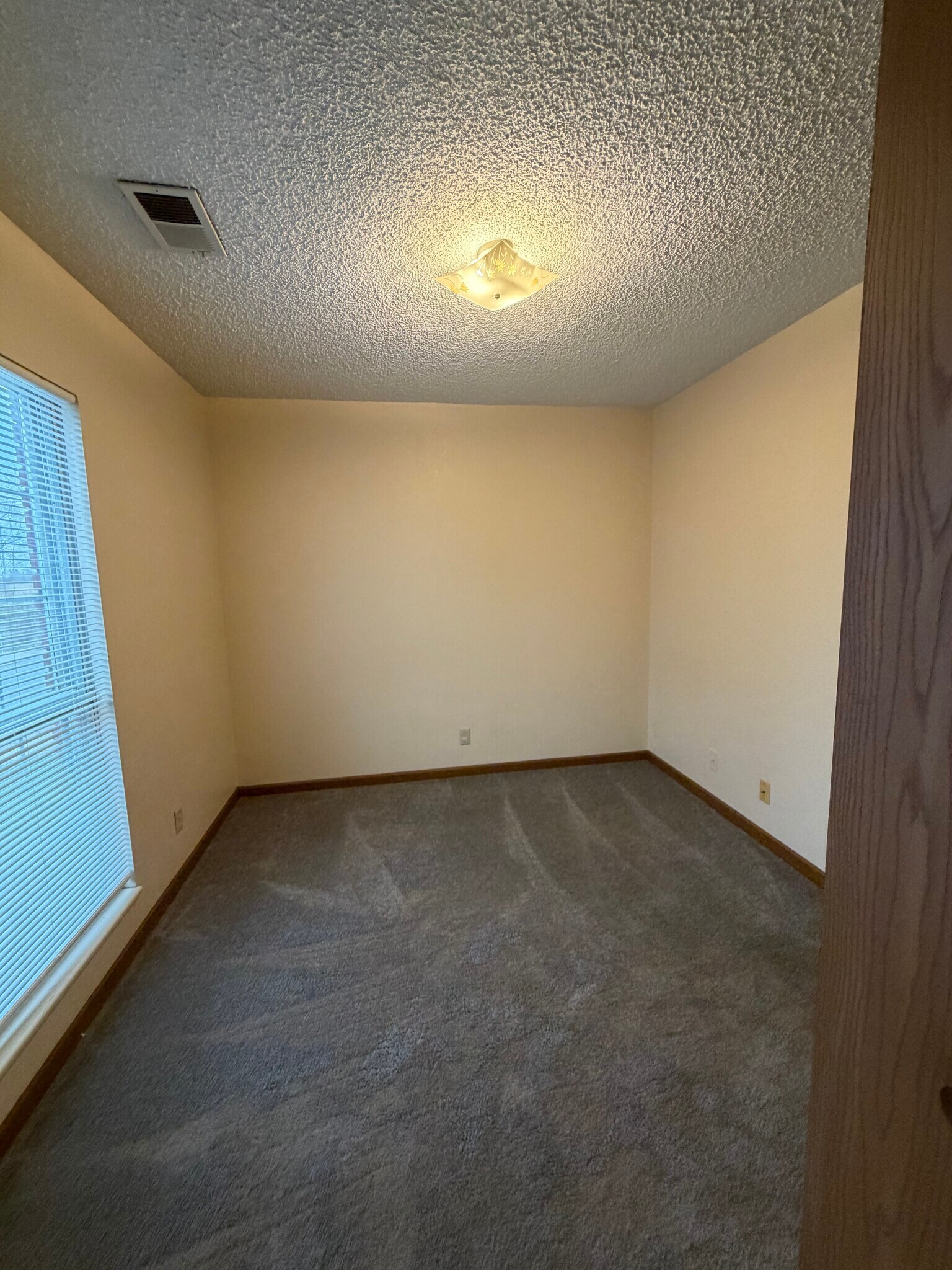 Building Photo - 452 Sunset Dr