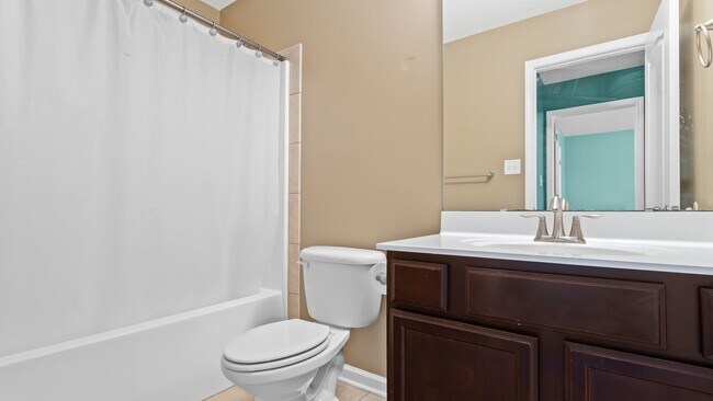 Building Photo - Charming 3BR Home in Carolina Plantation with Fenced Yard & 2-Car Garage