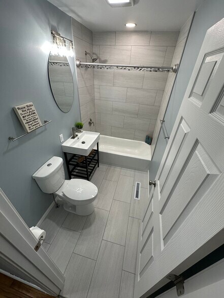 Full bathroom - 1309 Hedgewood Dr