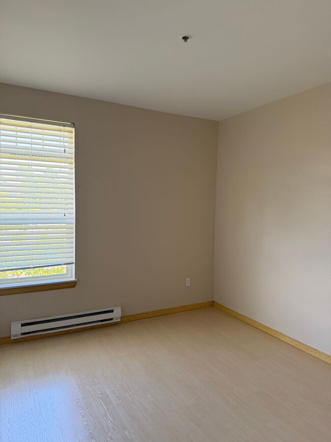 Building Photo - Spacious Mukilteo Nantucket Home Backing to a Peaceful Greenbelt