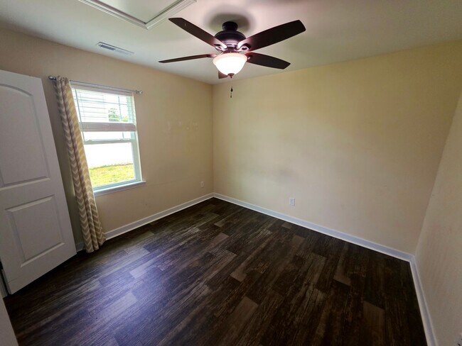 Building Photo - 222 Rowland Dr