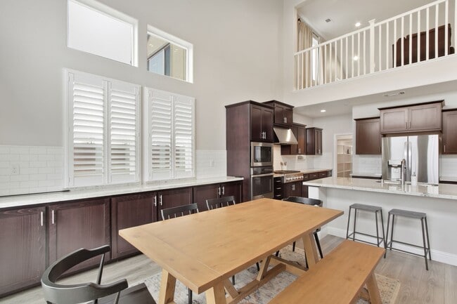 Building Photo - Springlake 3 Bedroom 3 Bathroom House