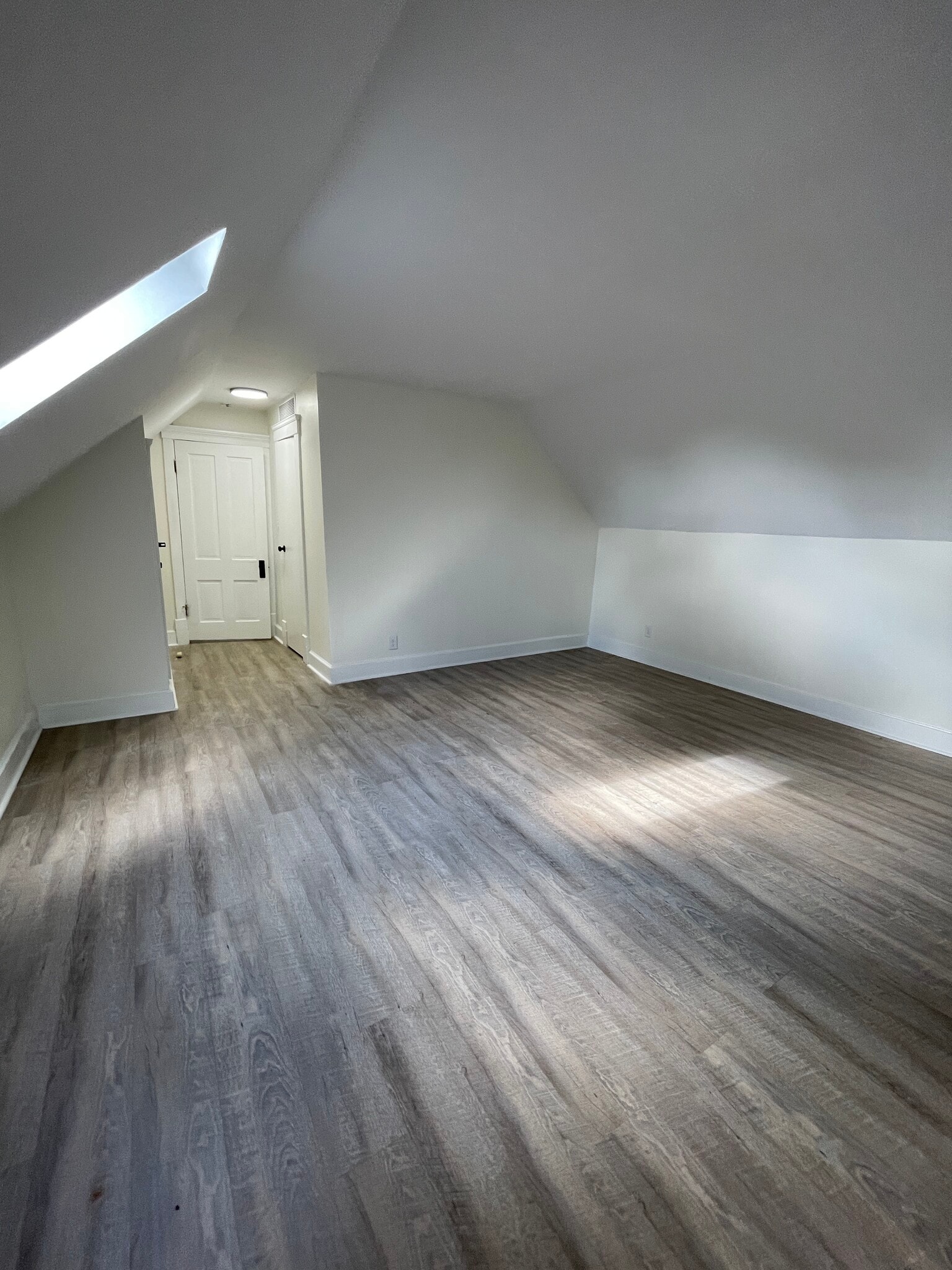 Building Photo - 297 Reinhard Ave