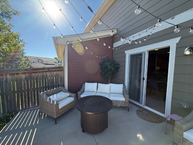 Building Photo - "Charming 3-Bedroom Duplex in Castle Rock"    Spacious 1806 Sq Ft, 2.5 Baths!  Available - 08-01-...