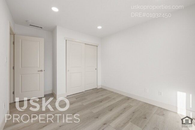 Building Photo - "Spacious 3-Bed Condo with 2 Baths in Citr...