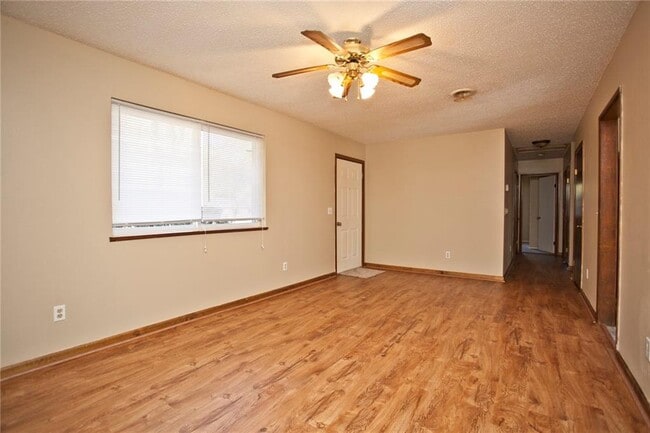 Building Photo - 311 Willow Ave