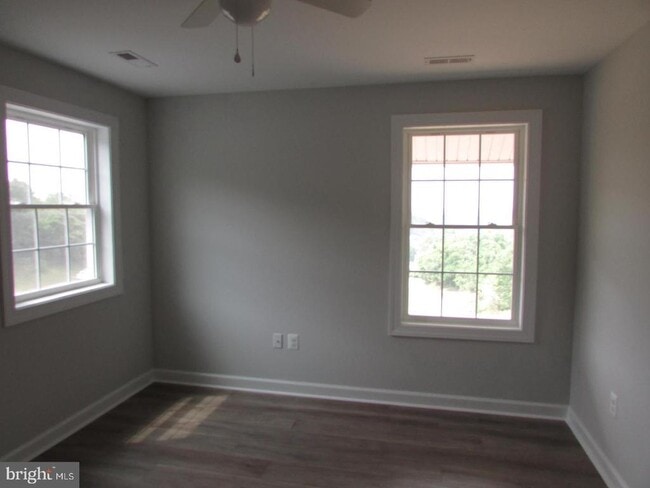 Building Photo - 1230 Elm St