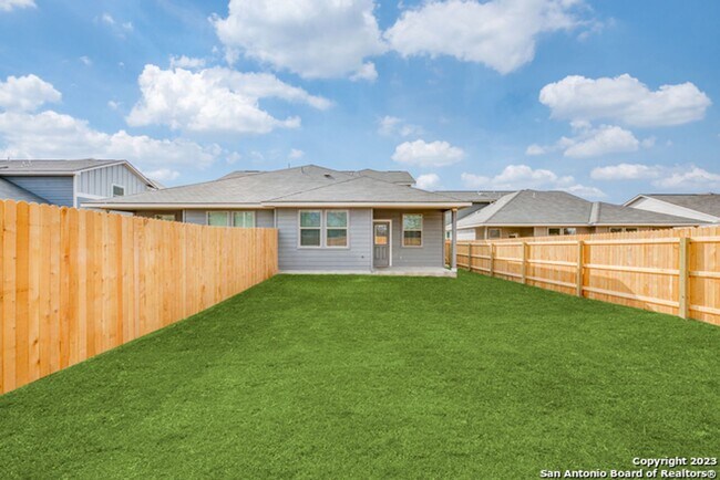 Building Photo - Gorgeous 3/2.5 on cul-de-sac in Cibolo wit...