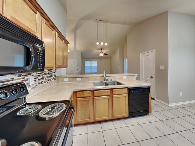 Building Photo - 8921 Highland Orchard Dr