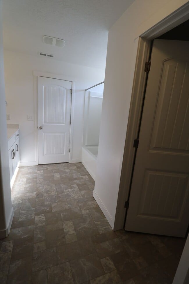Building Photo - Beautiful Legacy Farms Home