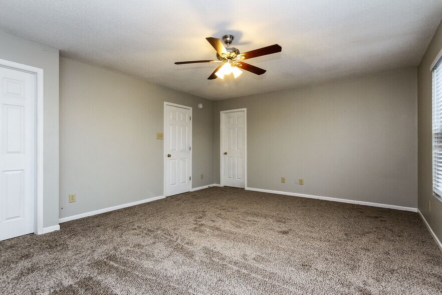 Building Photo - 8551 Bluff Point Dr