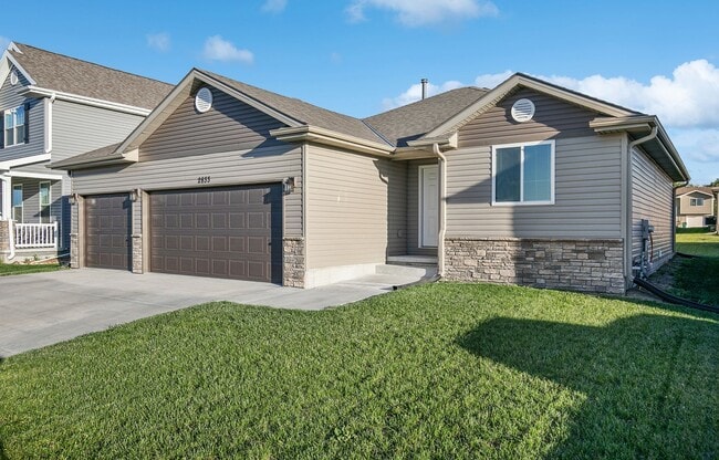 Building Photo - Great Family Neighborhood