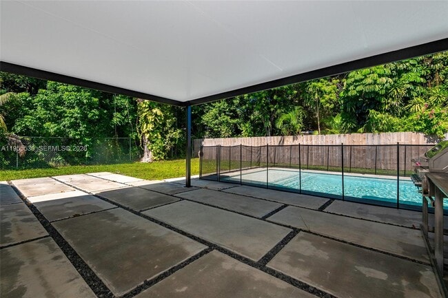 Building Photo - 651 NE 172nd St