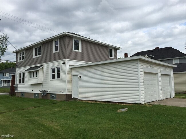 Building Photo - 3 br, 1 bath Duplex - 1637 Kalamazoo Ave S...