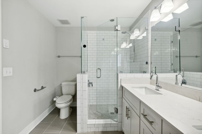 Building Photo - Urban Living just minutes from Downtown Na...