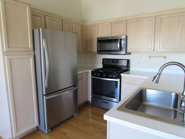 Building Photo - Canyon Ranch 2 Bedroom, 2 Bath, 2nd Story Condominium