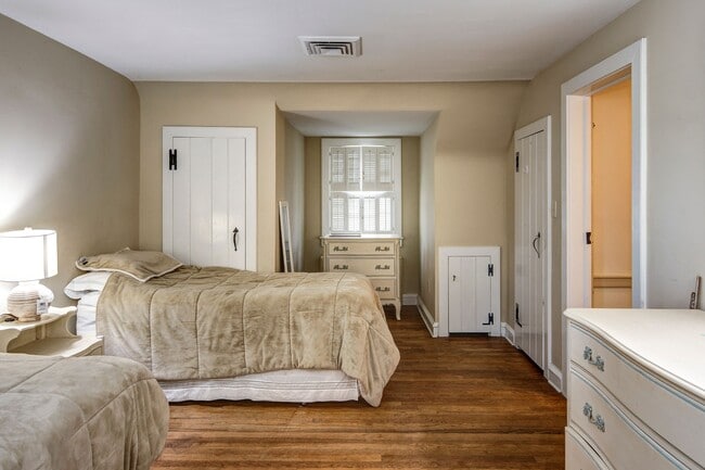 Building Photo - 148 Heritage Rd