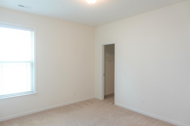 Building Photo - 153 Bur Oak Dr