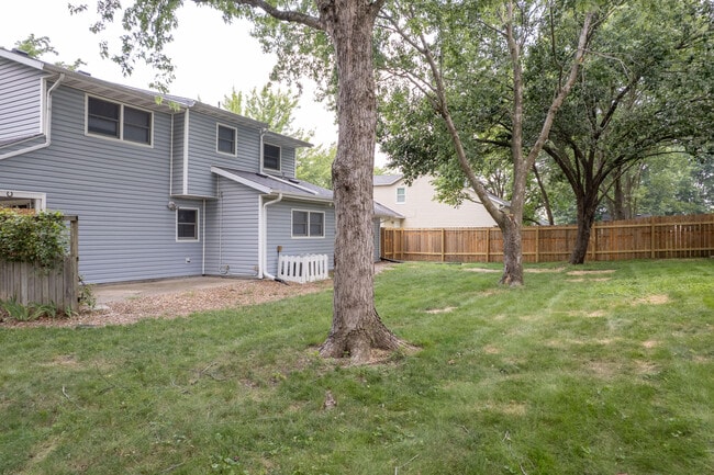 Building Photo - 2701 Poppy Way