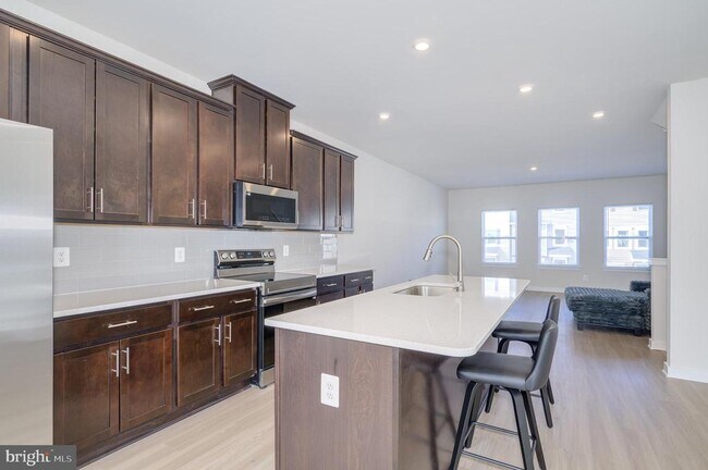 Building Photo - 14 Trotting Rd