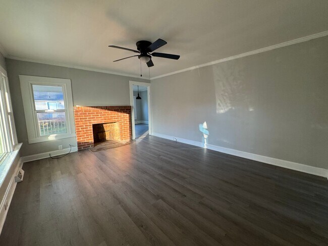 Building Photo - Charming Renovated Ranch Home in the Heart of Statesville