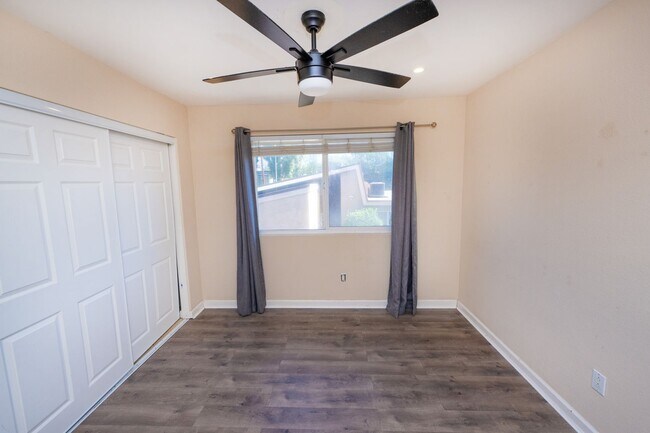 Building Photo - 2 Bedroom 1.5 Bath Available Now in El Cajon! AC/OFF STREET PARKING/IN UNIT LAUNDRY