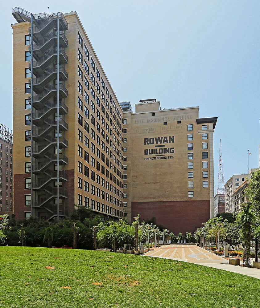 Building Photo - 460 S Spring St