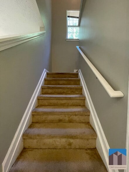 Building Photo - 2345 Delfern Dr