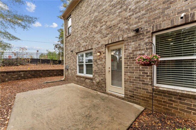 Building Photo - 3803 Manor View