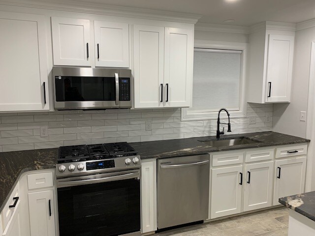 Building Photo - 420 Waller Ave