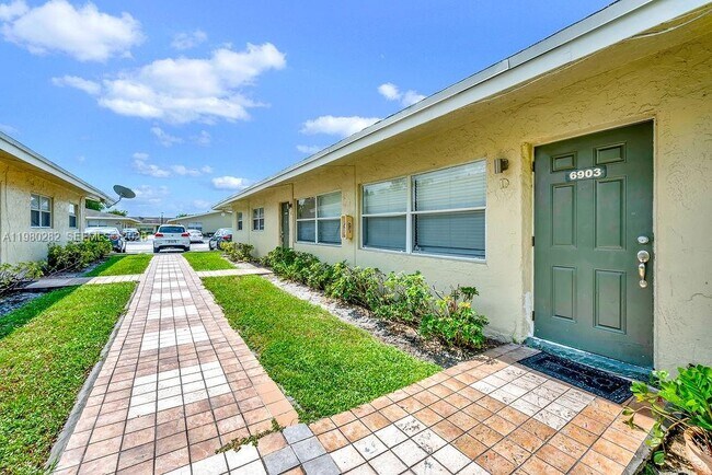 Building Photo - 574 Kathy Ct