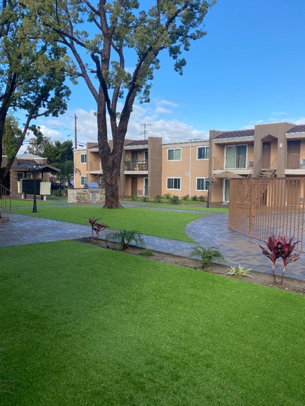 Building Photo - 945 Estes St