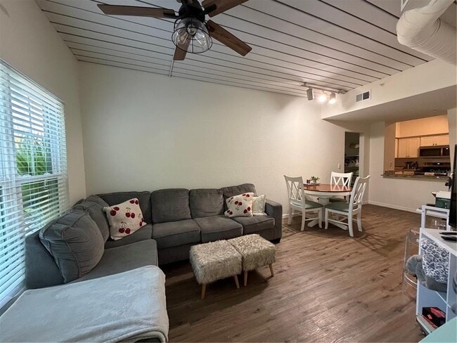 Building Photo - 2421 W Horatio St