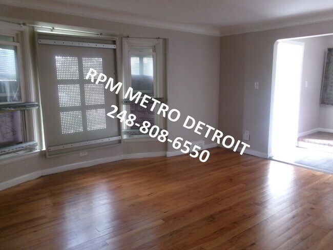 Building Photo - UPDATED COLONIAL HOME IN DETROIT