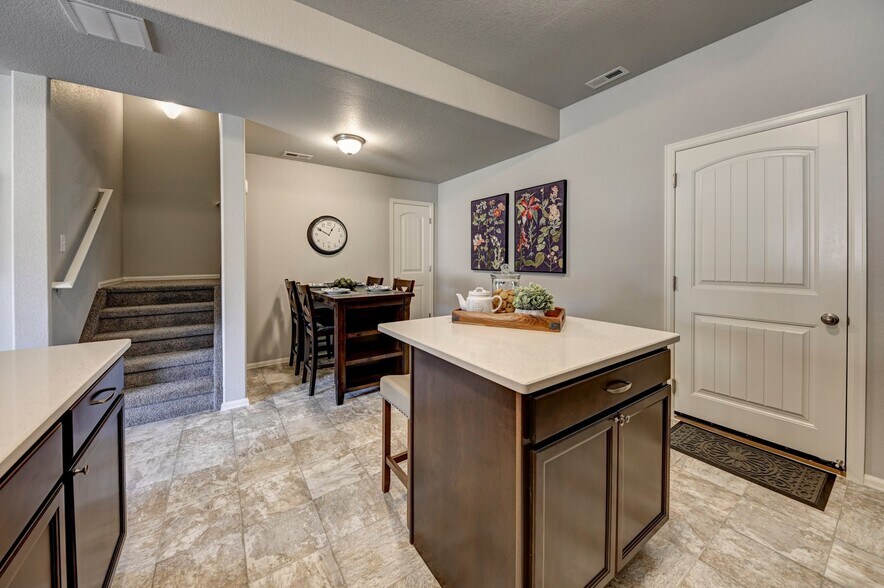 Building Photo - 7604 Sand Lake Heights