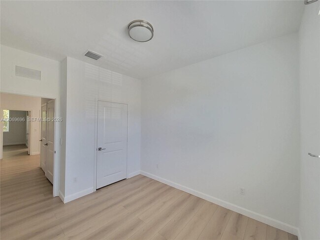 Building Photo - 1107 NW 40th Ter