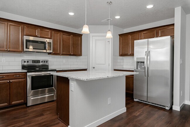 Building Photo - 3 Bed 2.5 Bath + Loft & Office located in the Greyhawk Subdivision