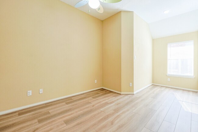 Building Photo - 6726 Hawsley Way