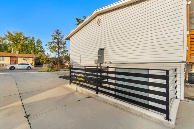 Building Photo - 3707 Kentucky Cir